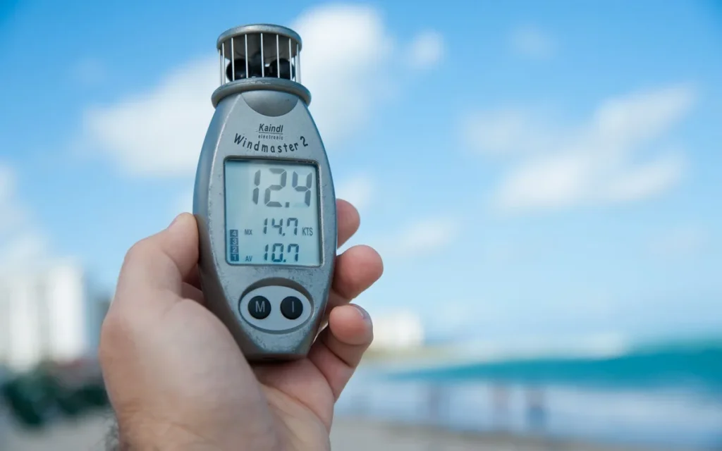 Temperatura odczuwalna, wiatr i temperatura wody - dane ważniejsze niż sama średnia