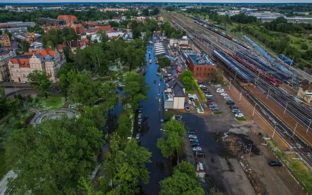 Co oznaczają huragan, sztorm tropikalny, watch i warning?