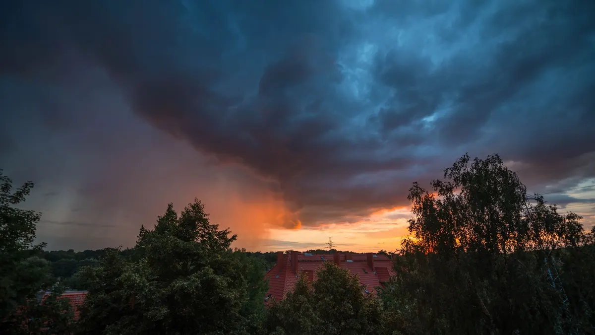 pada maju ryzyko deszczu
