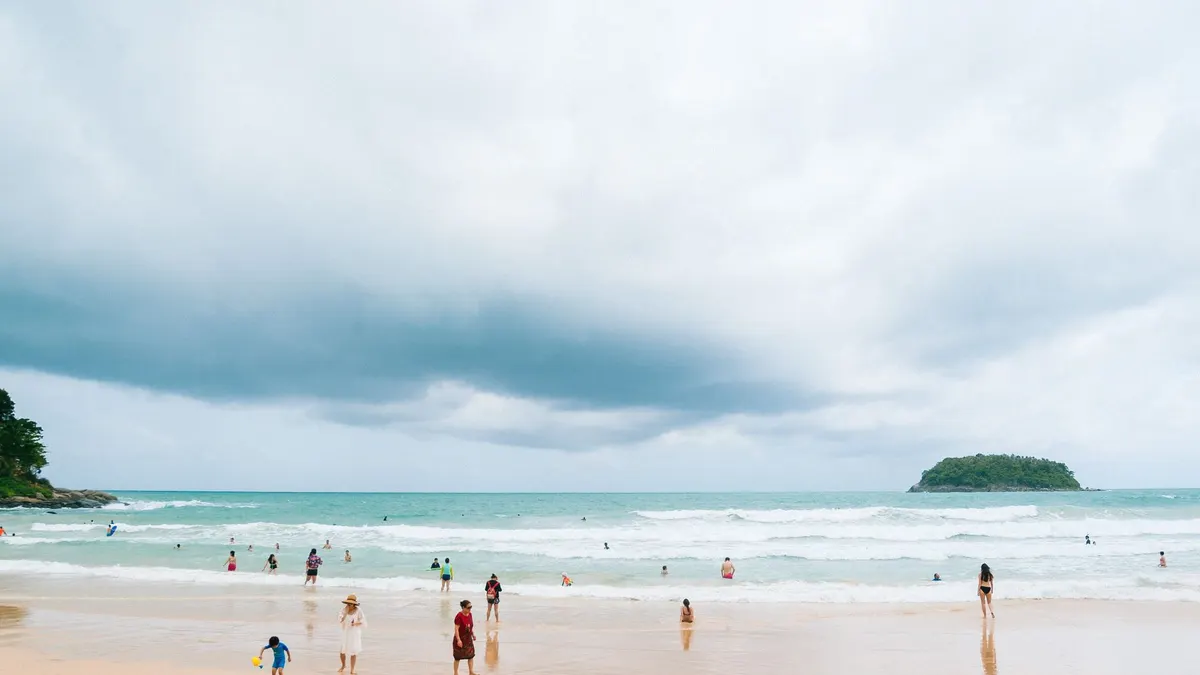 phuket porze deszczowej pada