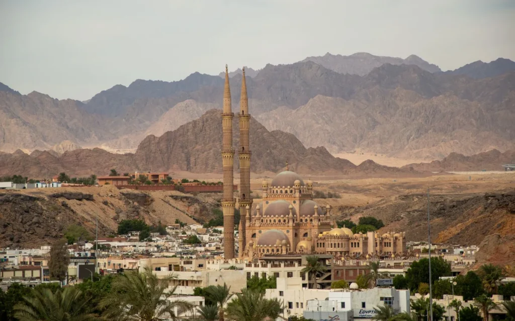 Kiedy nie jechać do Sharm el-Sheikh i jak kupić last minute?