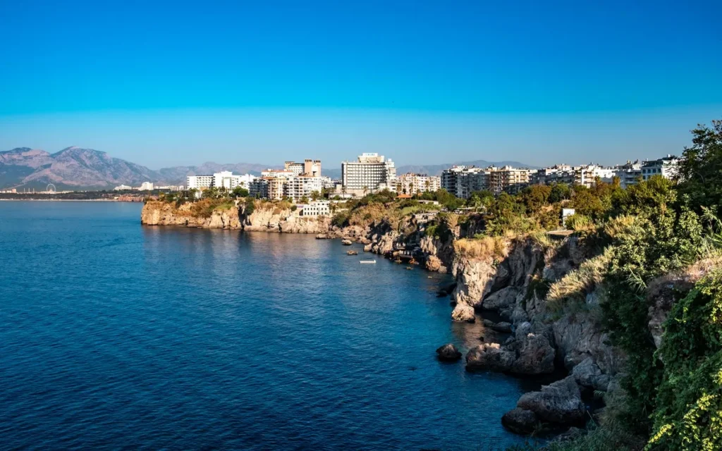 Temperatura morza Antalya - kiedy kąpiel jest komfortowa?