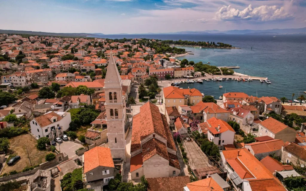 Istria czy Dalmacja - gdzie last minute ma mniejsze ryzyko?