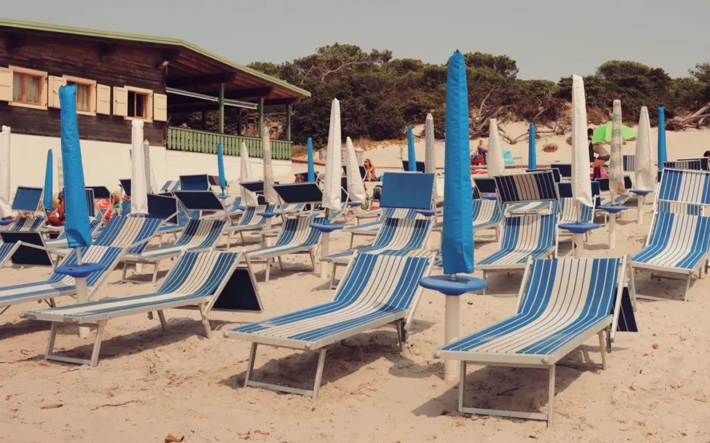 Sardynia last minute - kiedy odpuścić ofertę i jak sprawdzić pogodę?