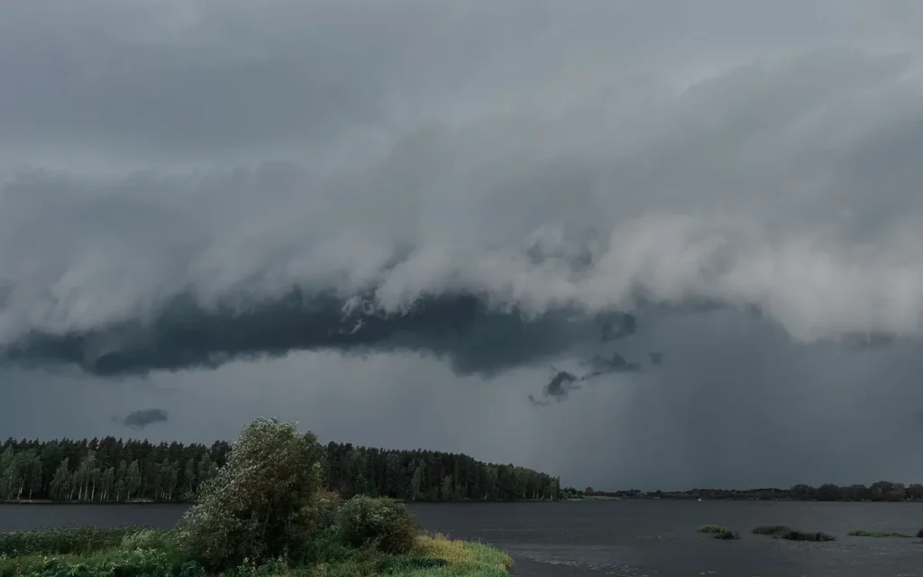 Opady, burze i wiatr: gdzie ryzyko jest mniejsze?