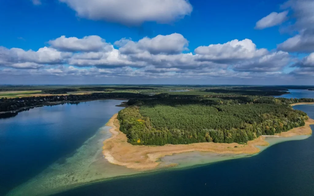 Słoneczna wyspa last minute - jak wybrać termin bez marketingowych skrótów?